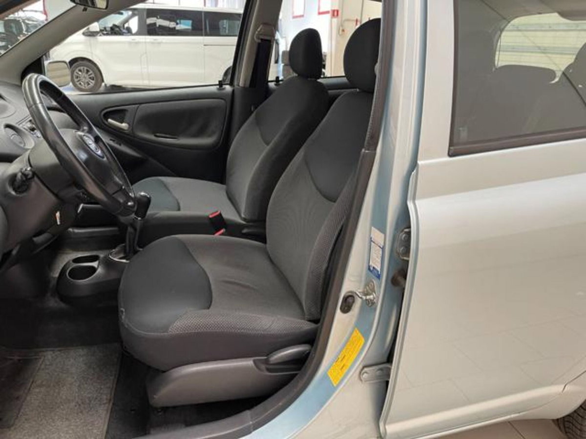 Toyota Yaris 16V cat 5 porte Sol Blue (9)