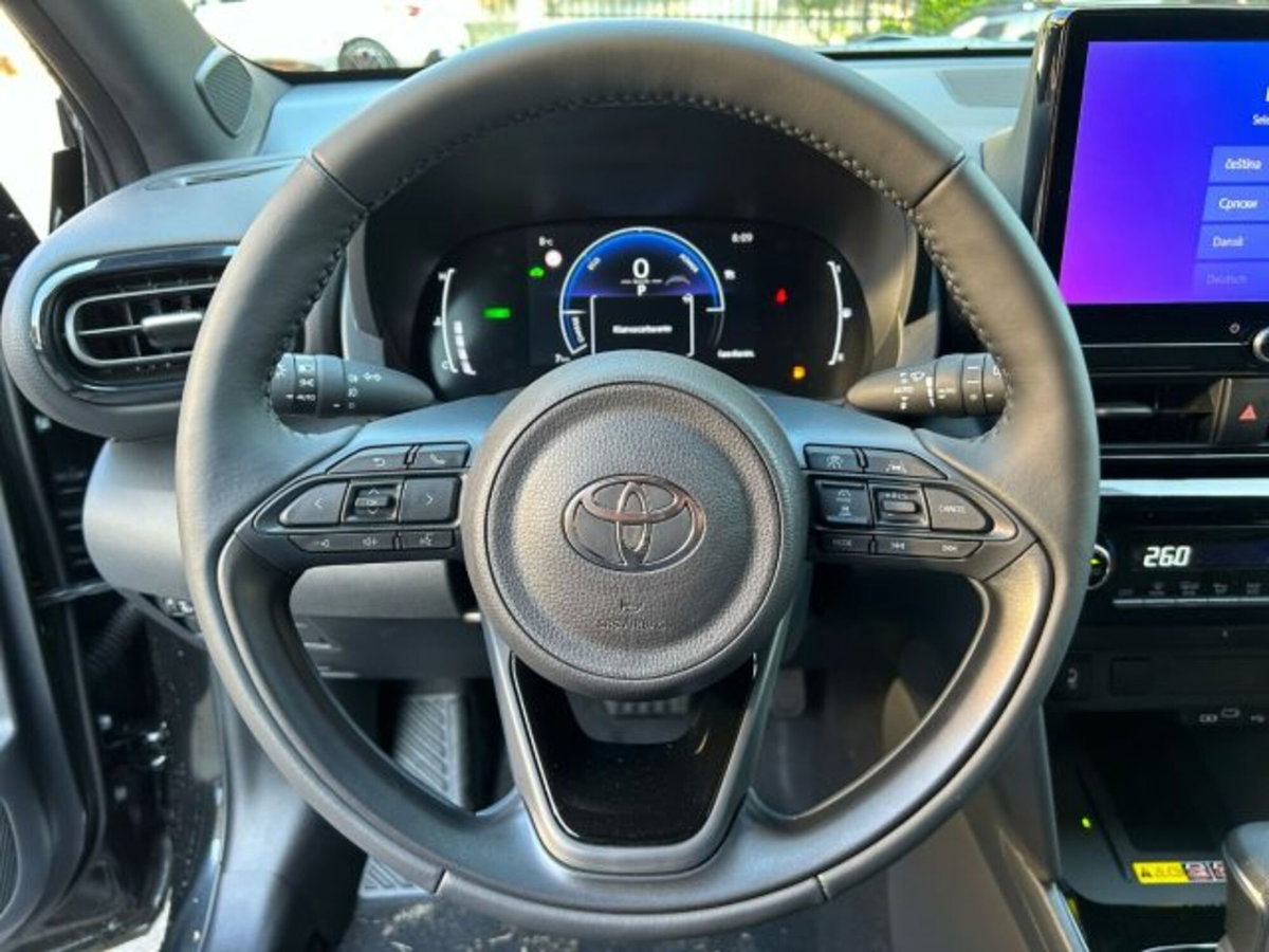 Toyota Yaris Cross 1.5h GR Sport Black Sky fwd 116cv e-cvt (9)