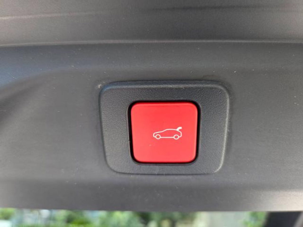 Peugeot 3008 1.2 hybrid GT Exclusive 145cv e-dcs6 (10)