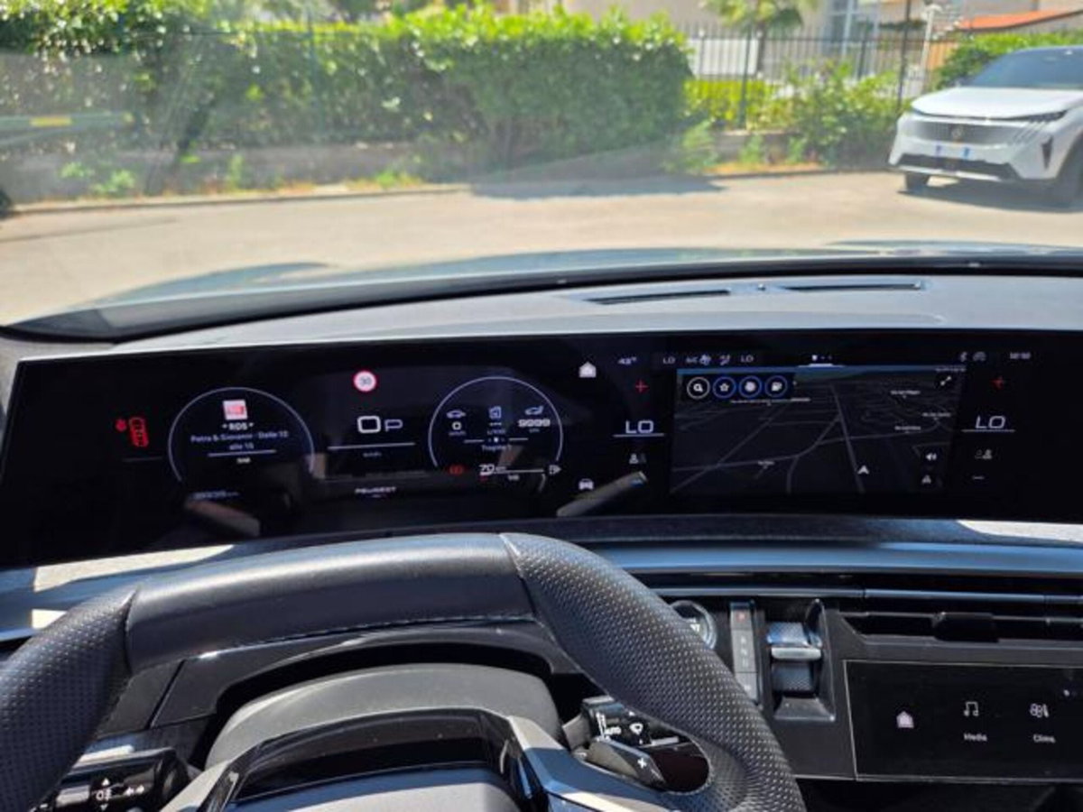 Peugeot 3008 1.2 hybrid GT Exclusive 145cv e-dcs6 (11)