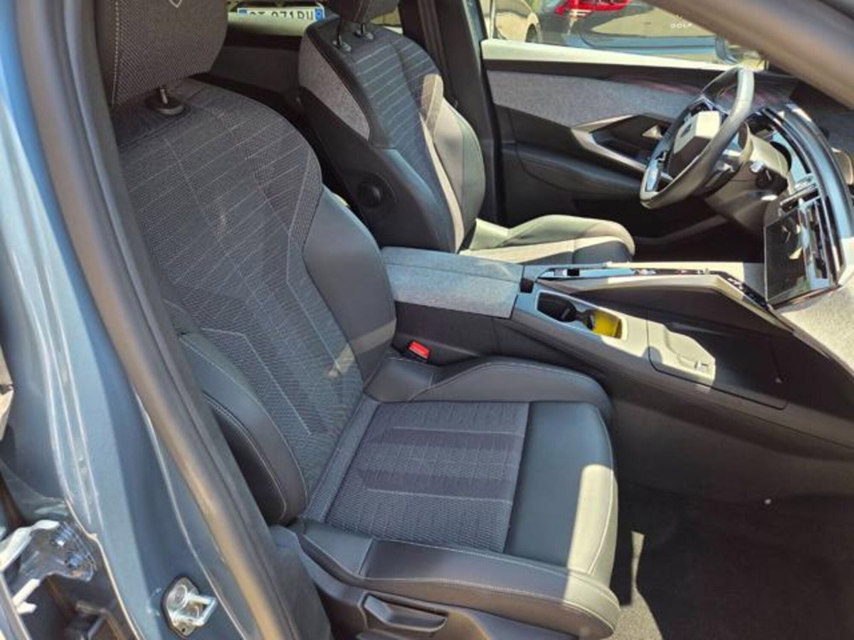 Peugeot 3008 1.2 hybrid GT Exclusive 145cv e-dcs6 (14)
