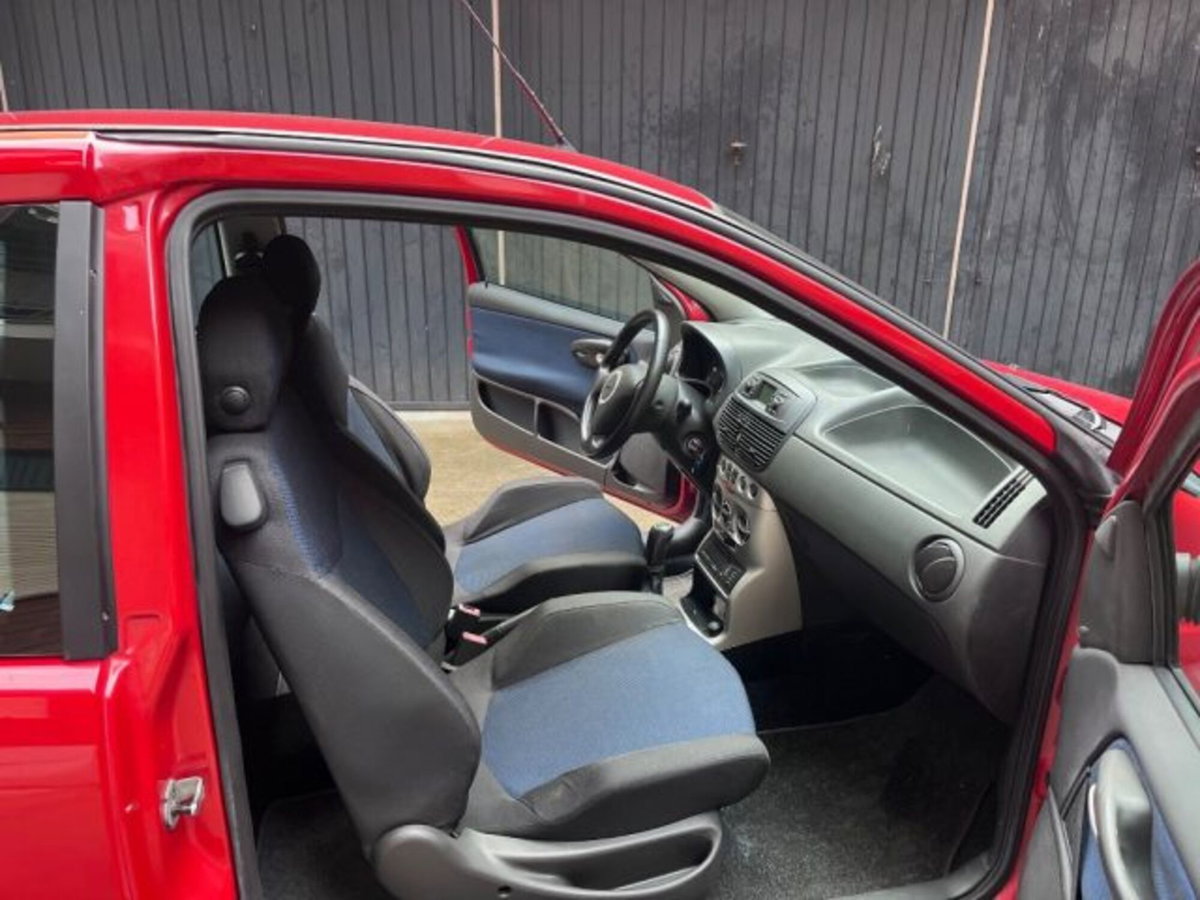Fiat Punto 1.8i 16V cat 3 porte HGT (13)