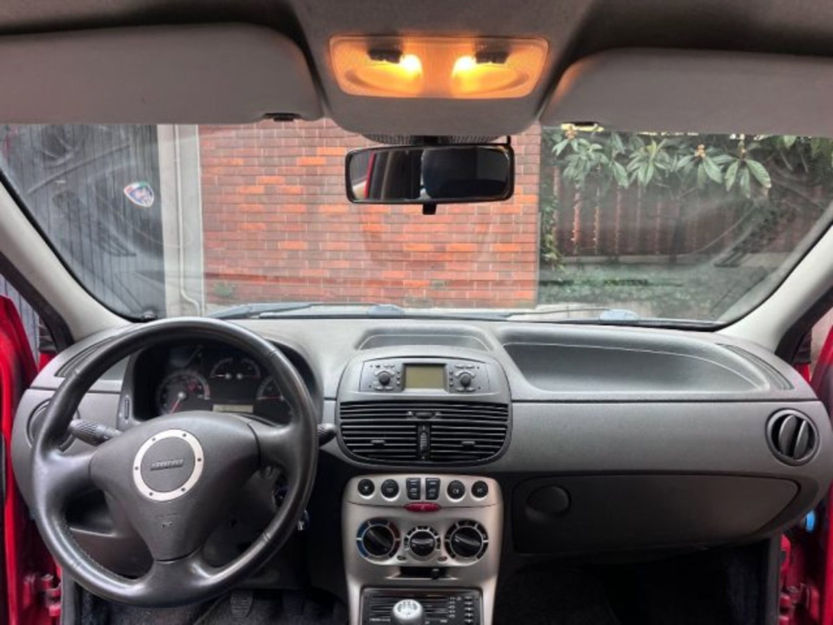 Fiat Punto 1.8i 16V cat 3 porte HGT (15)
