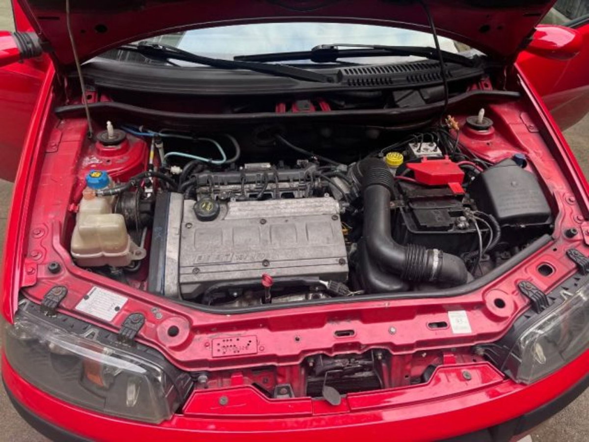 Fiat Punto 1.8i 16V cat 3 porte HGT (17)