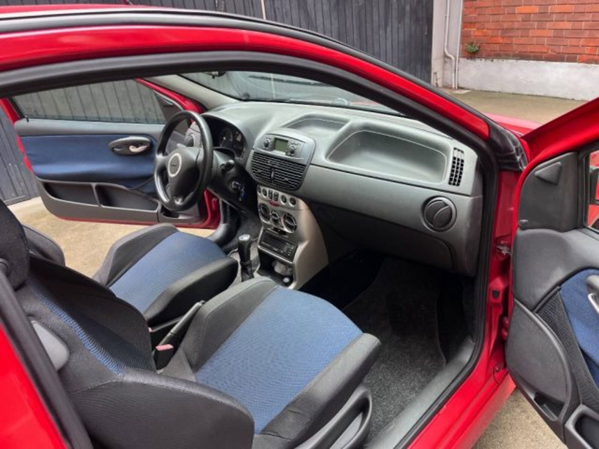 Fiat Punto 1.8i 16V cat 3 porte HGT (2)