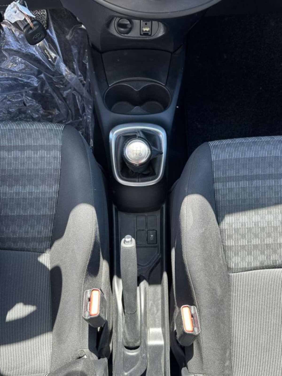 Toyota Yaris 1.0 5 porte Active (11)