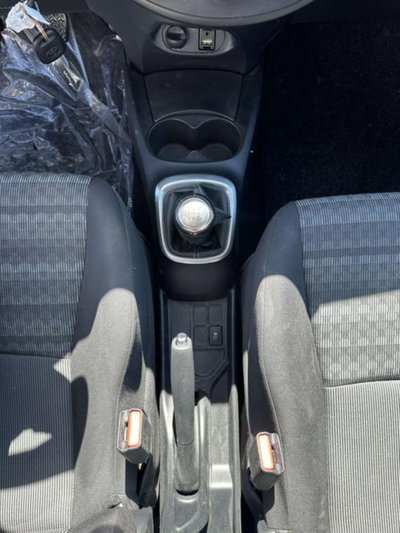 Toyota Yaris 1.0 5 porte Active (11)