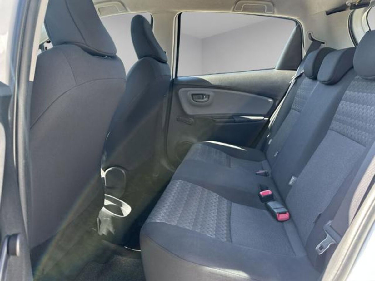 Toyota Yaris 1.0 5 porte Active (13)