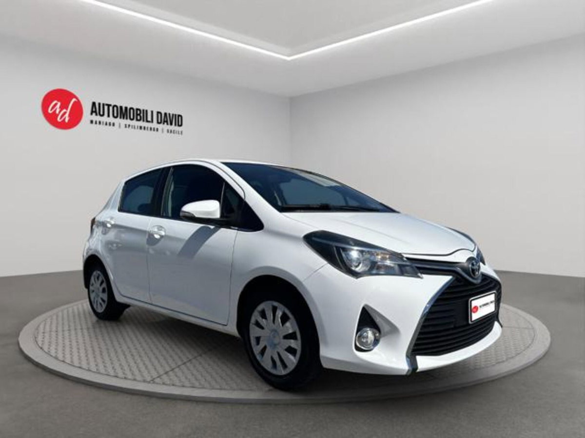 Toyota Yaris 1.0 5 porte Active (2)