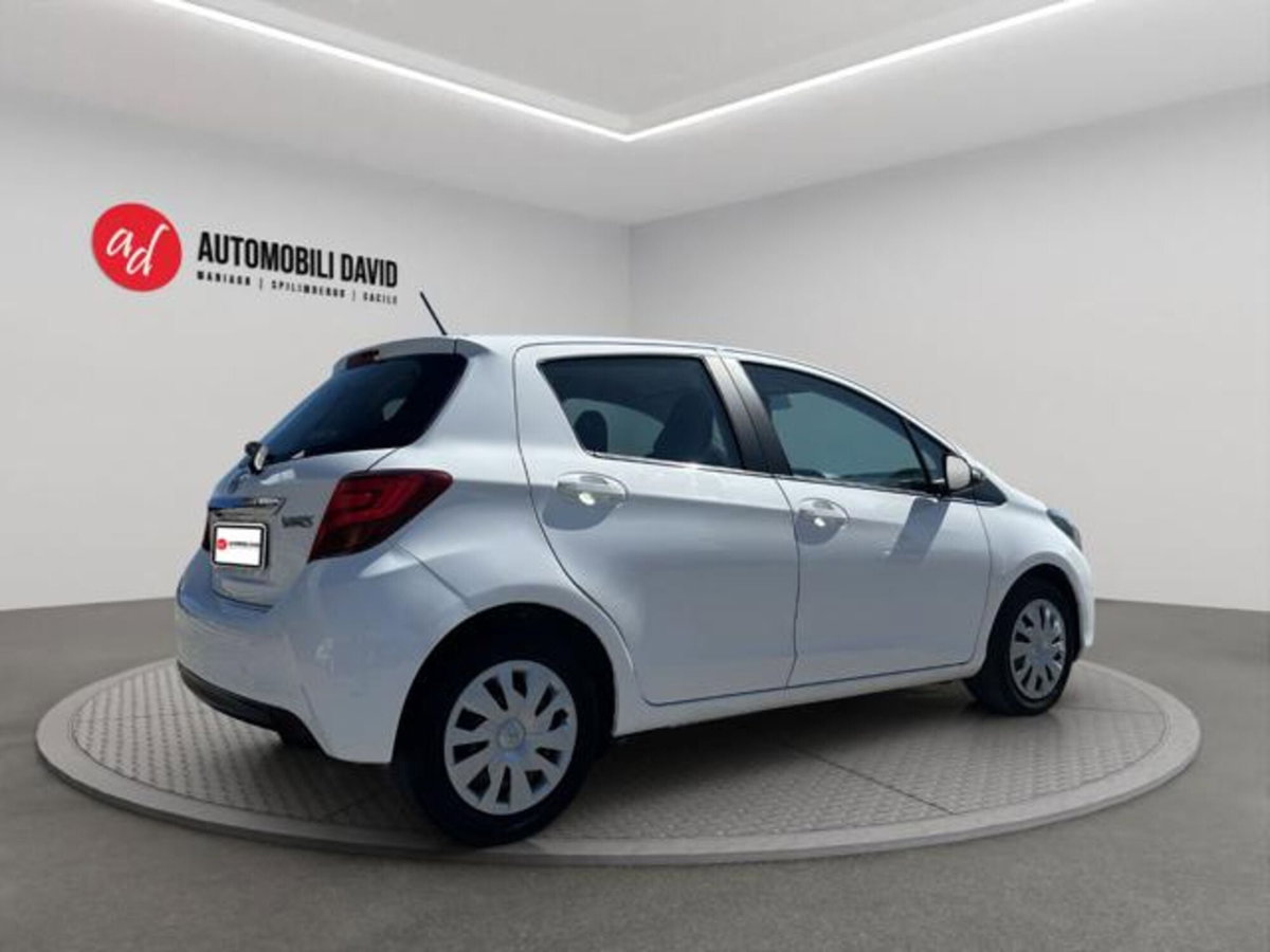 Toyota Yaris 1.0 5 porte Active (4)