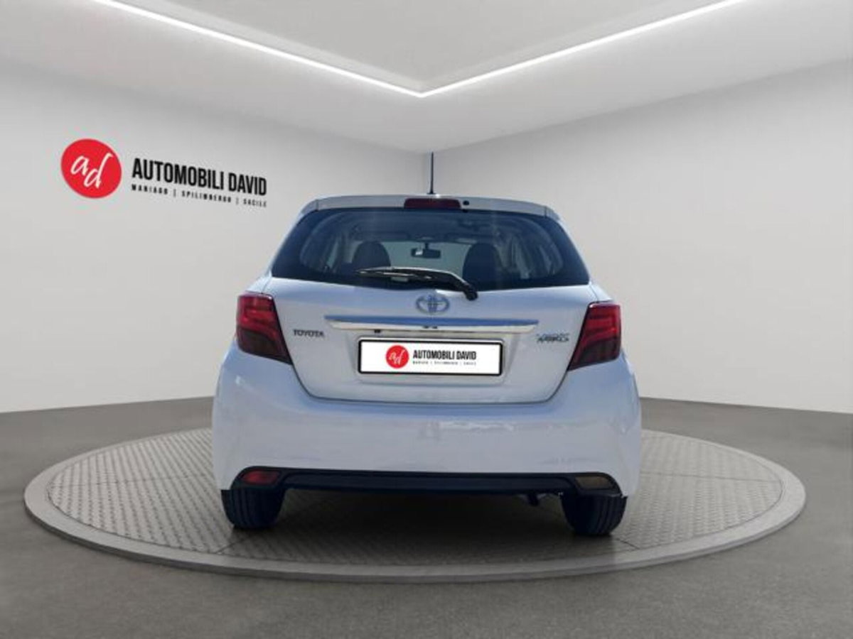 Toyota Yaris 1.0 5 porte Active (6)