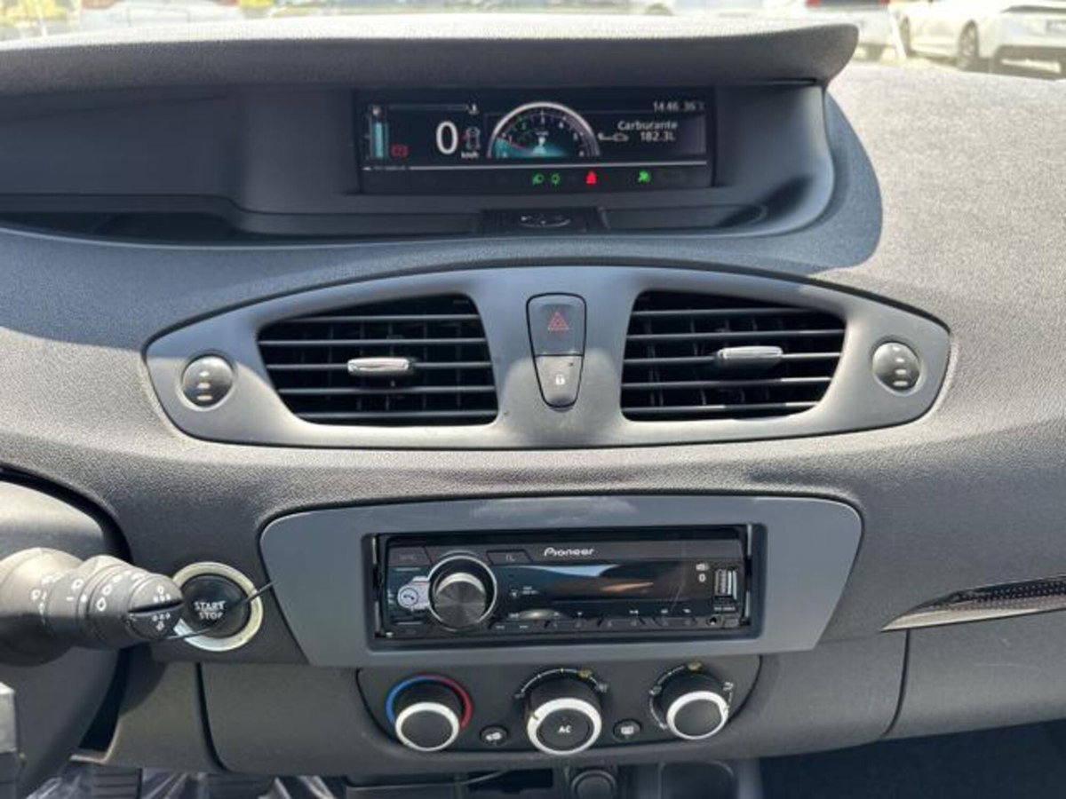 Renault Scenic E-Tech Electric 1.5 dCi 110CV Live (10)