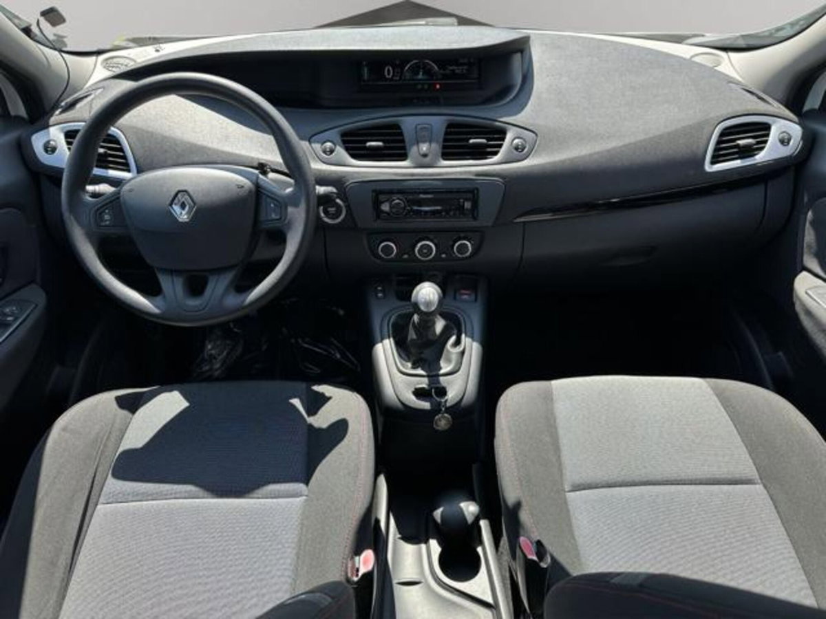 Renault Scenic E-Tech Electric 1.5 dCi 110CV Live (13)