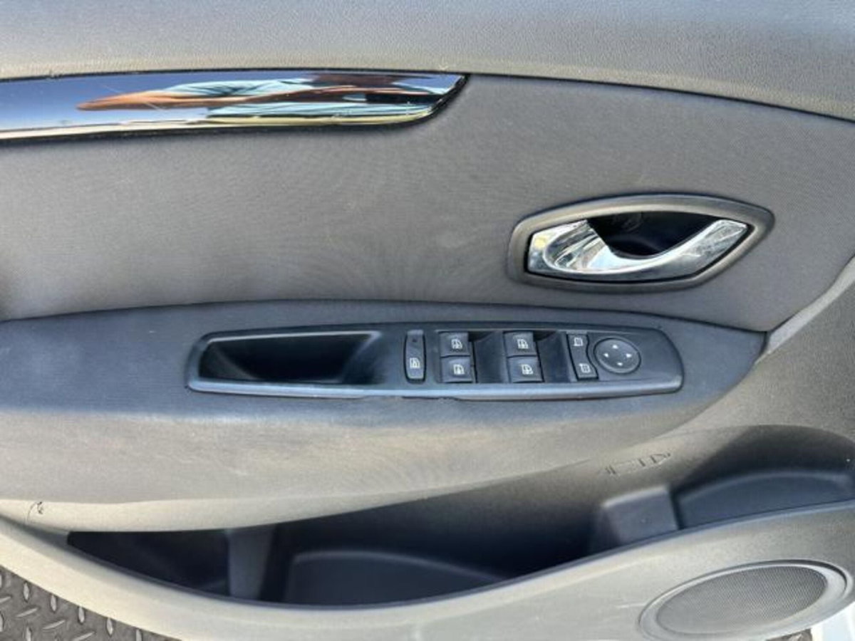 Renault Scenic E-Tech Electric 1.5 dCi 110CV Live (9)