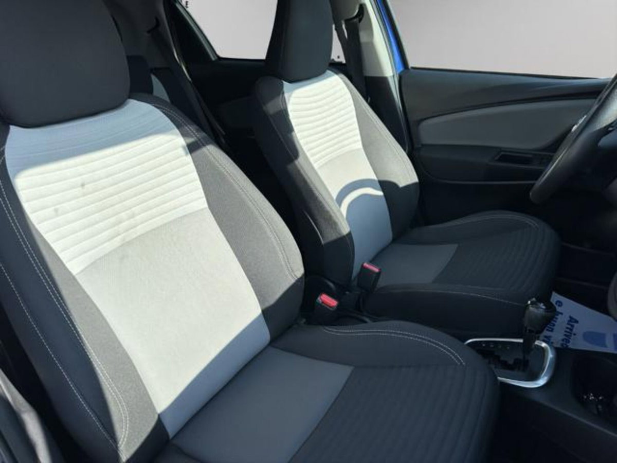 Toyota Yaris 1.5 Hybrid 5 porte Lounge Blue (17)