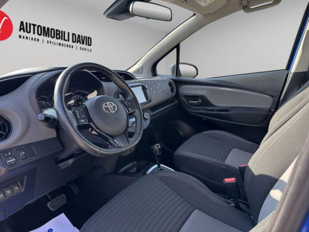 Toyota Yaris 1.5 Hybrid 5 porte Lounge Blue (8)