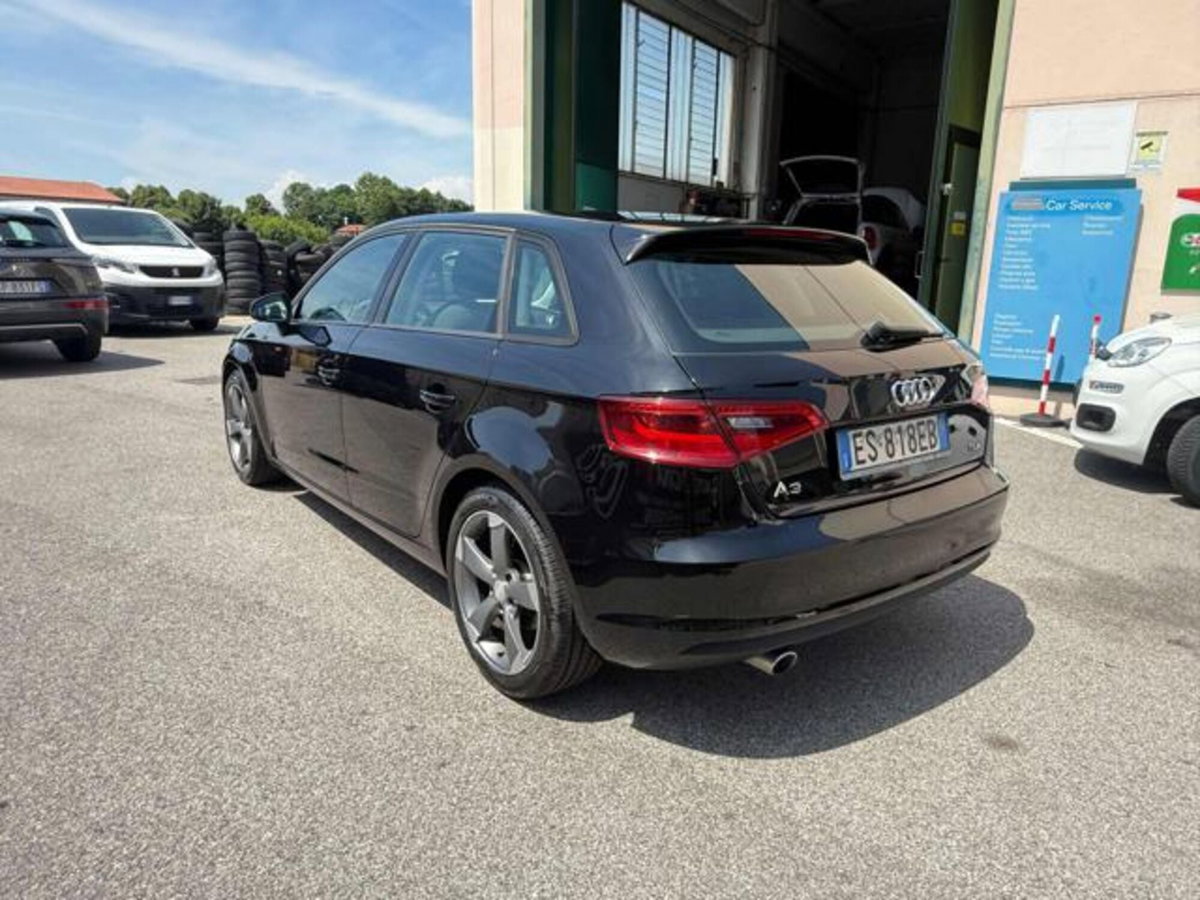 Audi A3 Sportback 1.6 TDI 105 CV CR S tronic Ambiente (2)