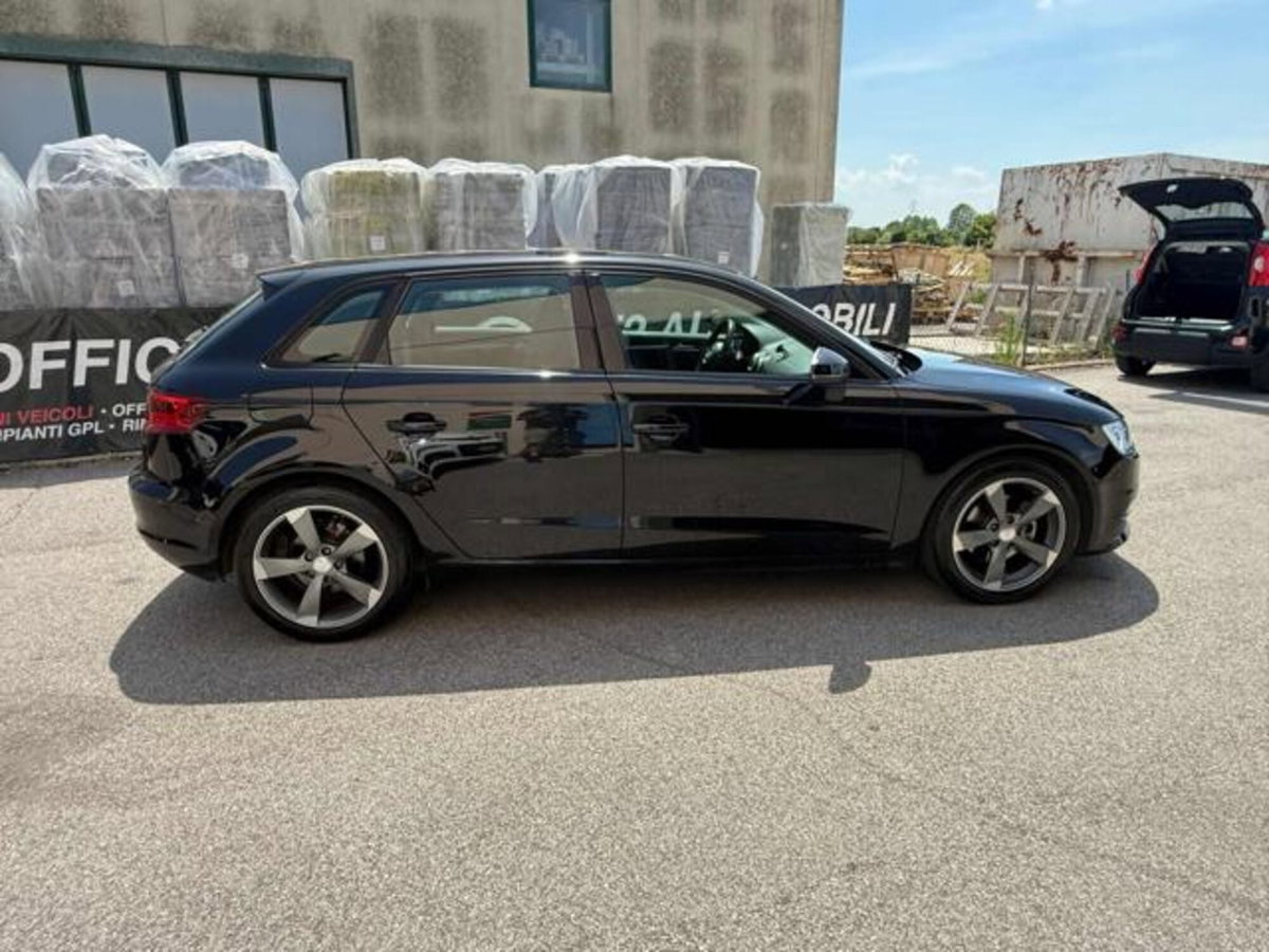 Audi A3 Sportback 1.6 TDI 105 CV CR S tronic Ambiente (7)