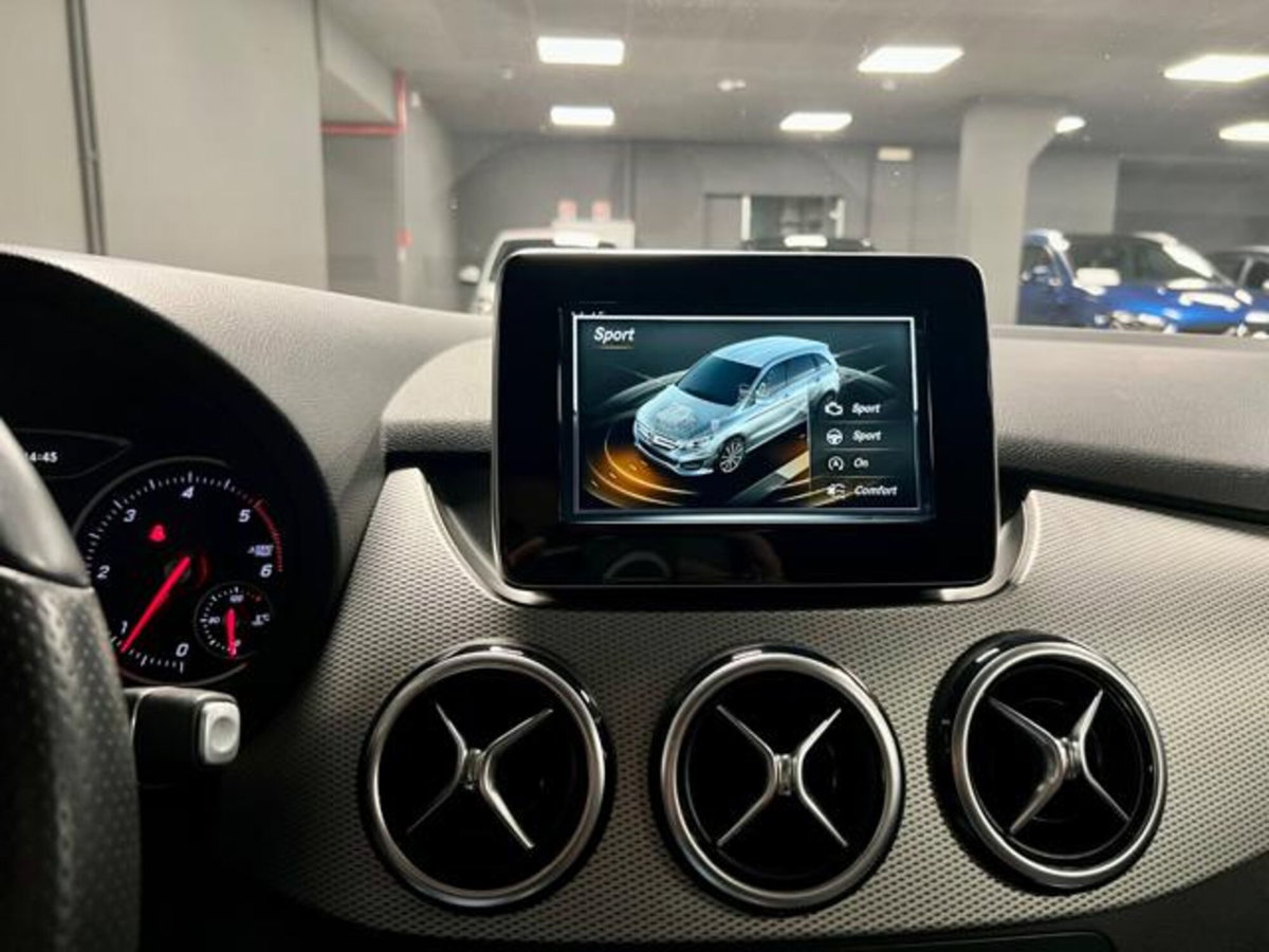 Mercedes-Benz Classe B 200 d Automatic 4Matic Sport (18)