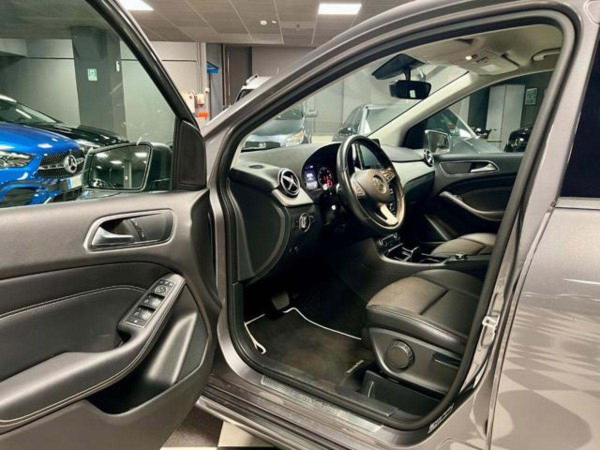 Mercedes-Benz Classe B 200 d Automatic 4Matic Sport (5)