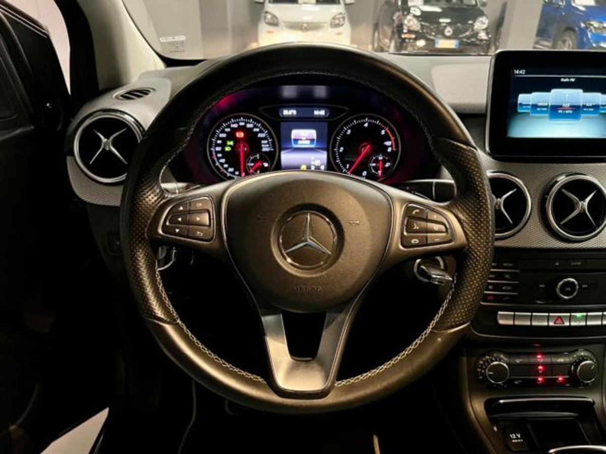 Mercedes-Benz Classe B 200 d Automatic 4Matic Sport (9)
