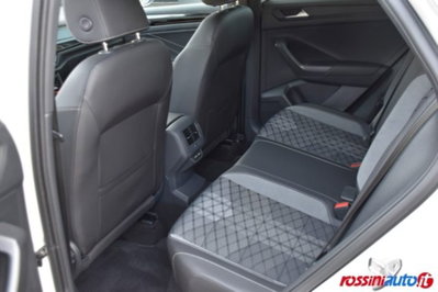 Volkswagen T-Roc 1.5 tsi R-Line dsg (12)