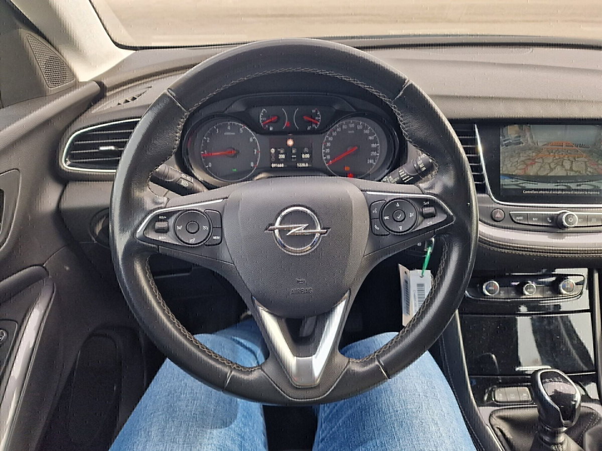 Opel Grandland X 1.5 diesel Ecotec Start&Stop Elegance (14)