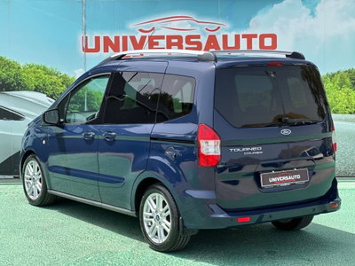 Ford Tourneo Courier 1.5 TDCI 95 CV Titanium (4)