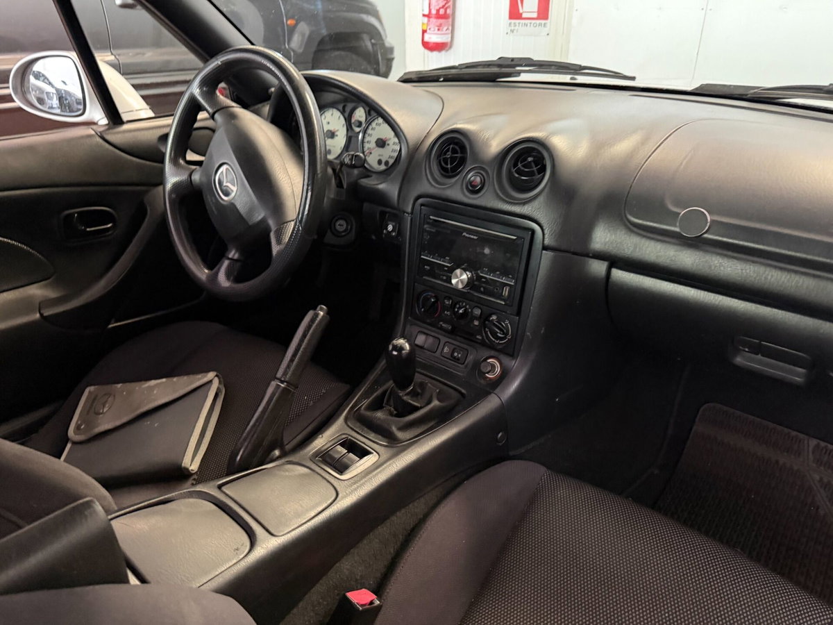 Mazda MX-5 1.6i 16V cat Naked (6)