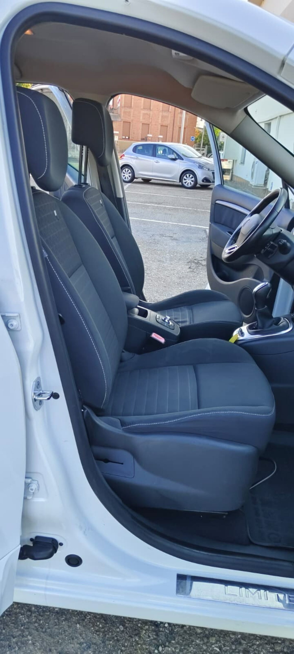 Renault Scenic E-Tech Electric XMod dCi 110 CV EDC Bose (18)