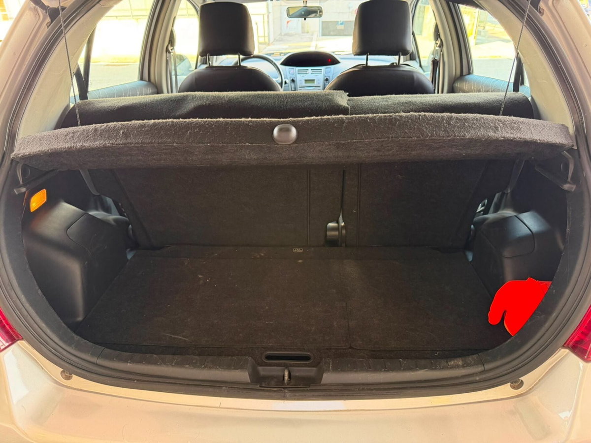 Toyota Yaris 1.3 5 porte (10)