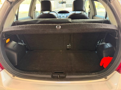 Toyota Yaris 1.3 5 porte (10)