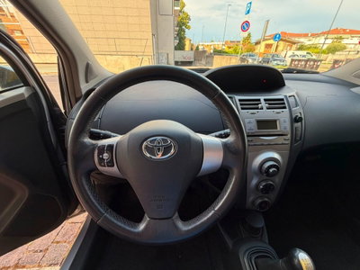 Toyota Yaris 1.3 5 porte (13)
