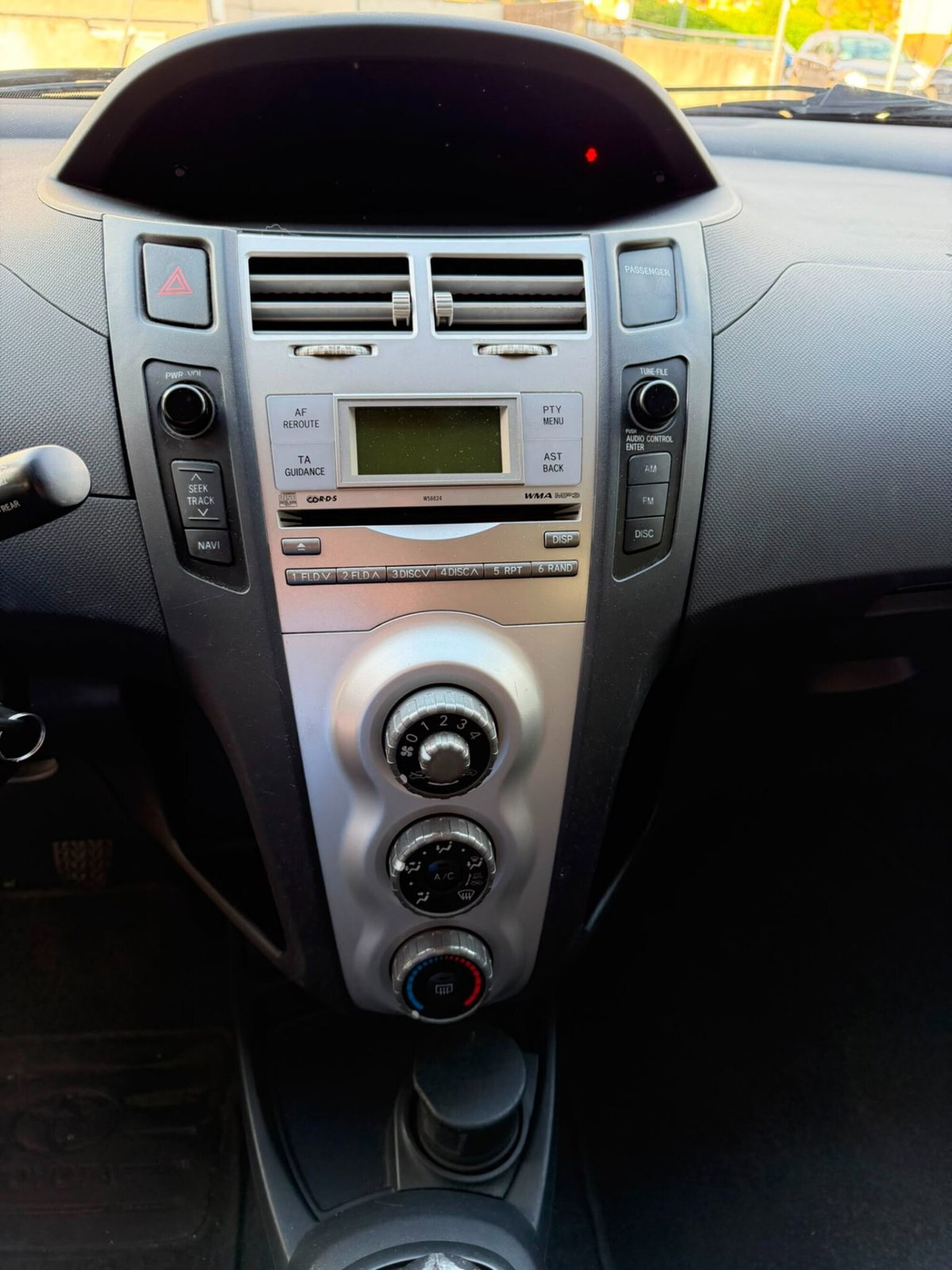 Toyota Yaris 1.3 5 porte (14)