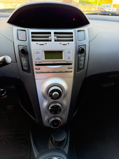 Toyota Yaris 1.3 5 porte (14)