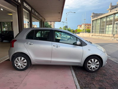 Toyota Yaris 1.3 5 porte (15)