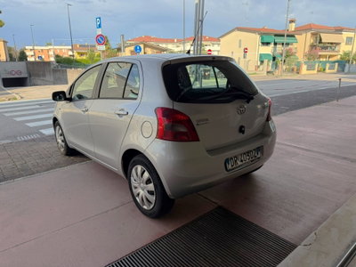 Toyota Yaris 1.3 5 porte (3)