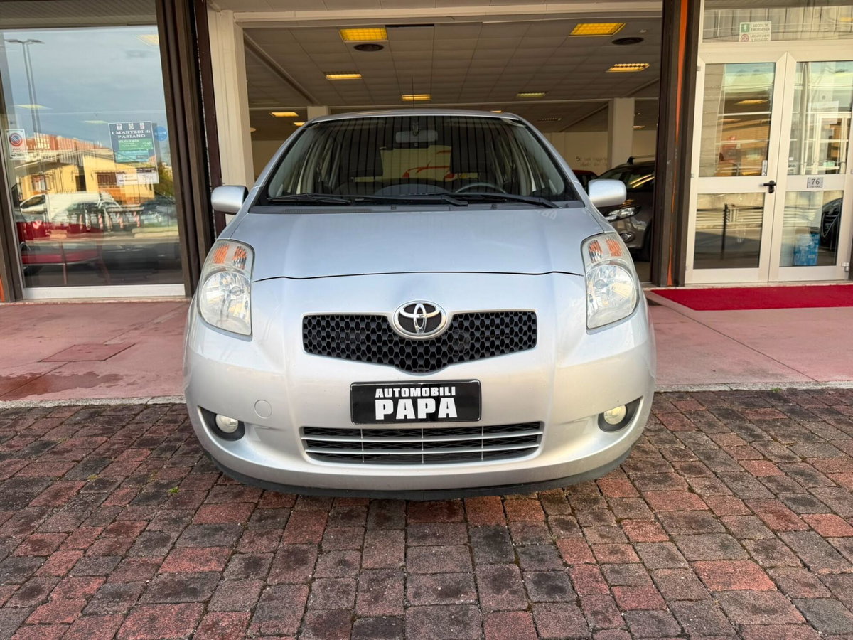 Toyota Yaris 1.3 5 porte (5)