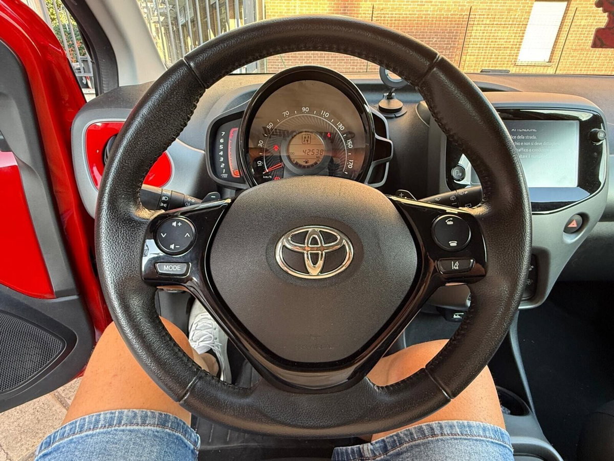 Toyota Aygo Connect 1.0 VVT-i 72 CV 5 porte x-cool MMT (10)