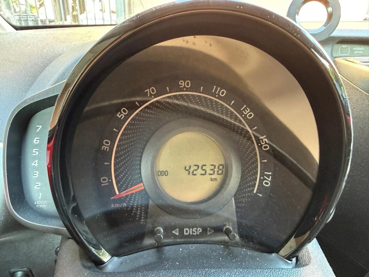 Toyota Aygo Connect 1.0 VVT-i 72 CV 5 porte x-cool MMT (11)