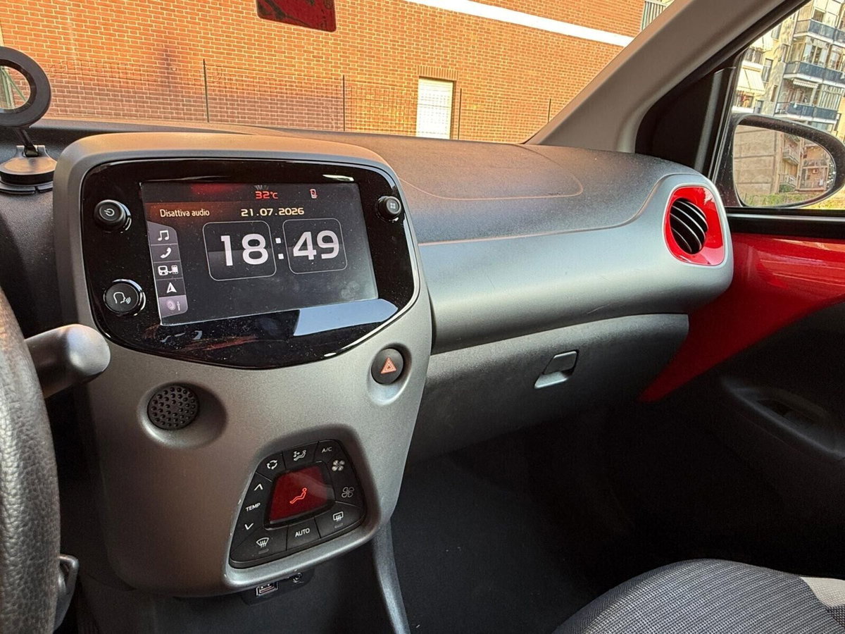 Toyota Aygo Connect 1.0 VVT-i 72 CV 5 porte x-cool MMT (13)