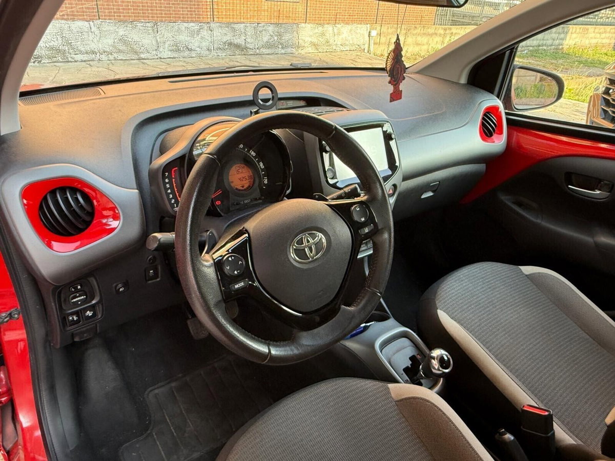 Toyota Aygo Connect 1.0 VVT-i 72 CV 5 porte x-cool MMT (9)