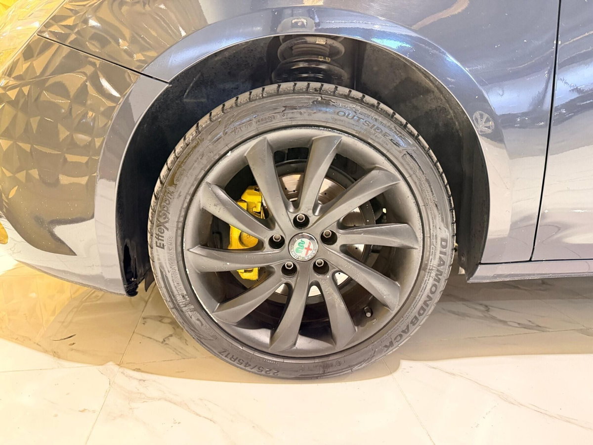 Alfa Romeo Giulietta 1.6 JTDm Business 120cv (6)