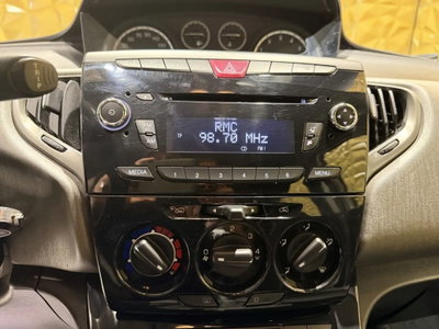Lancia Ypsilon 1.2 69 CV 5 porte Silver (11)