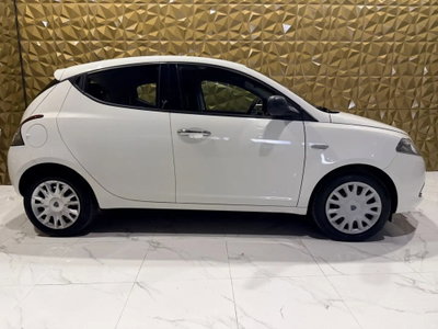 Lancia Ypsilon 1.2 69 CV 5 porte Silver (3)