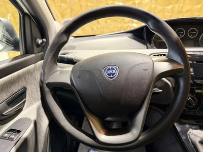 Lancia Ypsilon 1.2 69 CV 5 porte Silver (9)