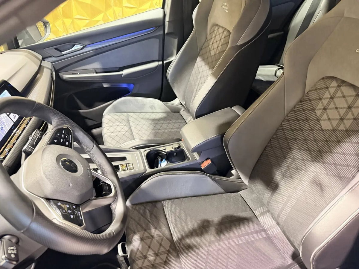 Volkswagen Golf 1.5 eTSI 150 CV EVO ACT DSG R-Line (6)