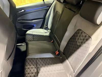 Volkswagen Golf 1.5 eTSI 150 CV EVO ACT DSG R-Line (7)