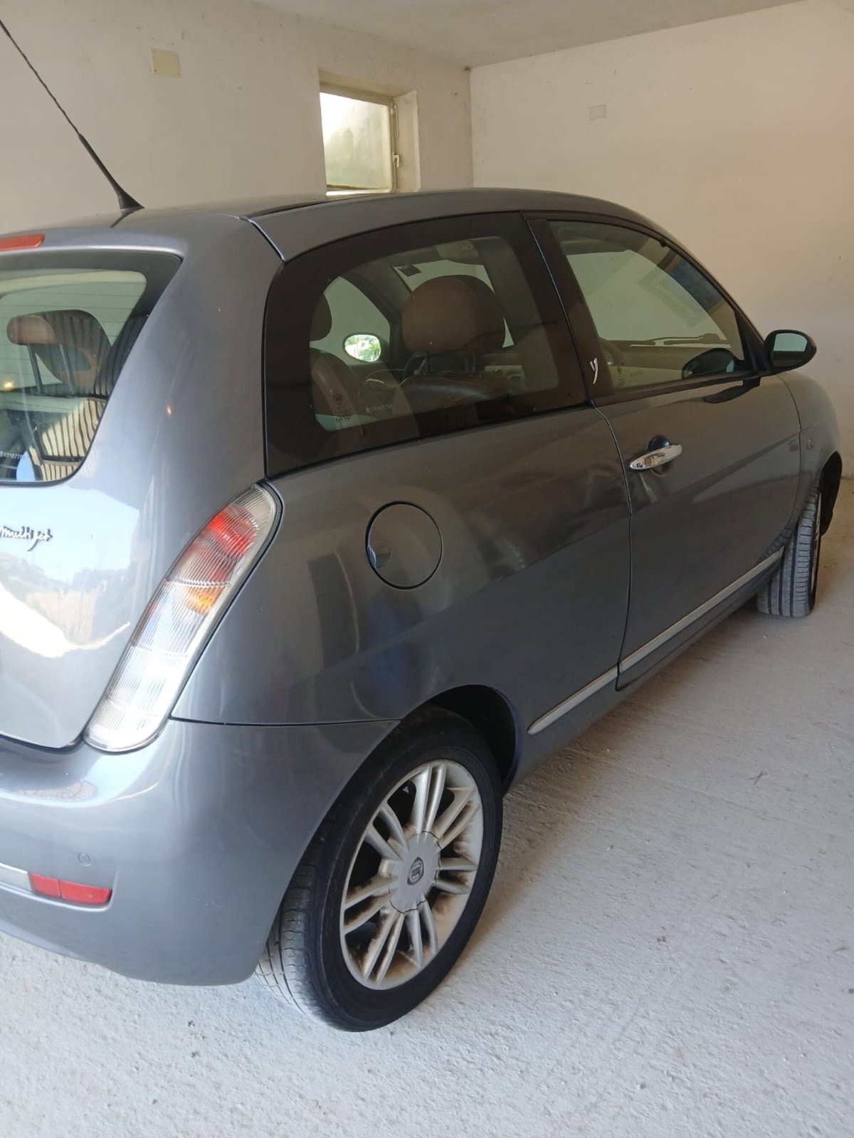 Lancia Ypsilon 1.3 MJT 90 CV Platino (2)