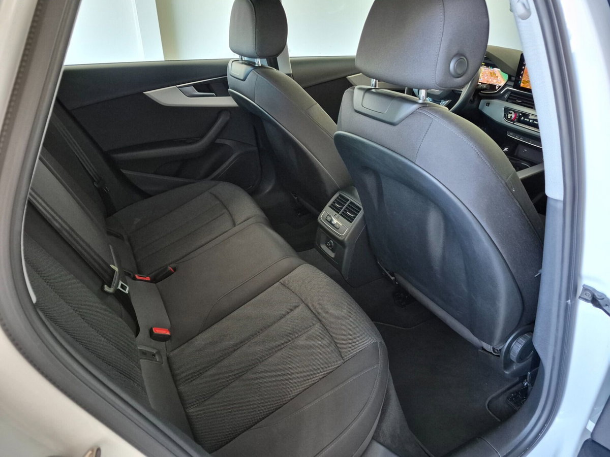 Audi A4 Avant 35 TDI/163 CV S tronic Business Advanced (14)